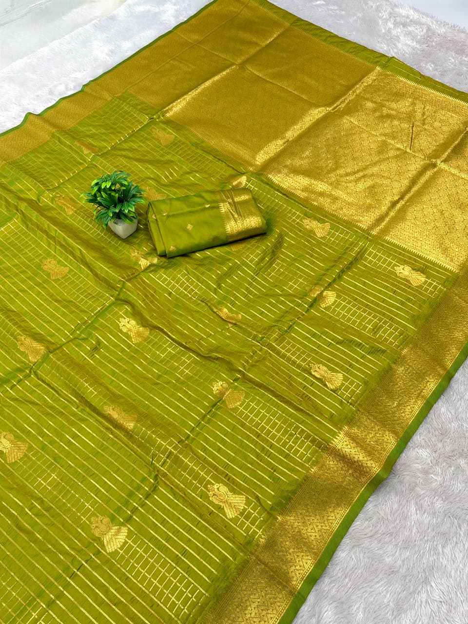 BANARASI SOFT SILK CHECKED FLORAL ZARI WEAVING SAREE