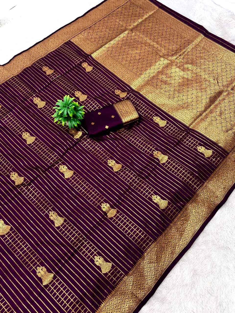 BANARASI SOFT SILK CHECKED FLORAL ZARI WEAVING SAREE