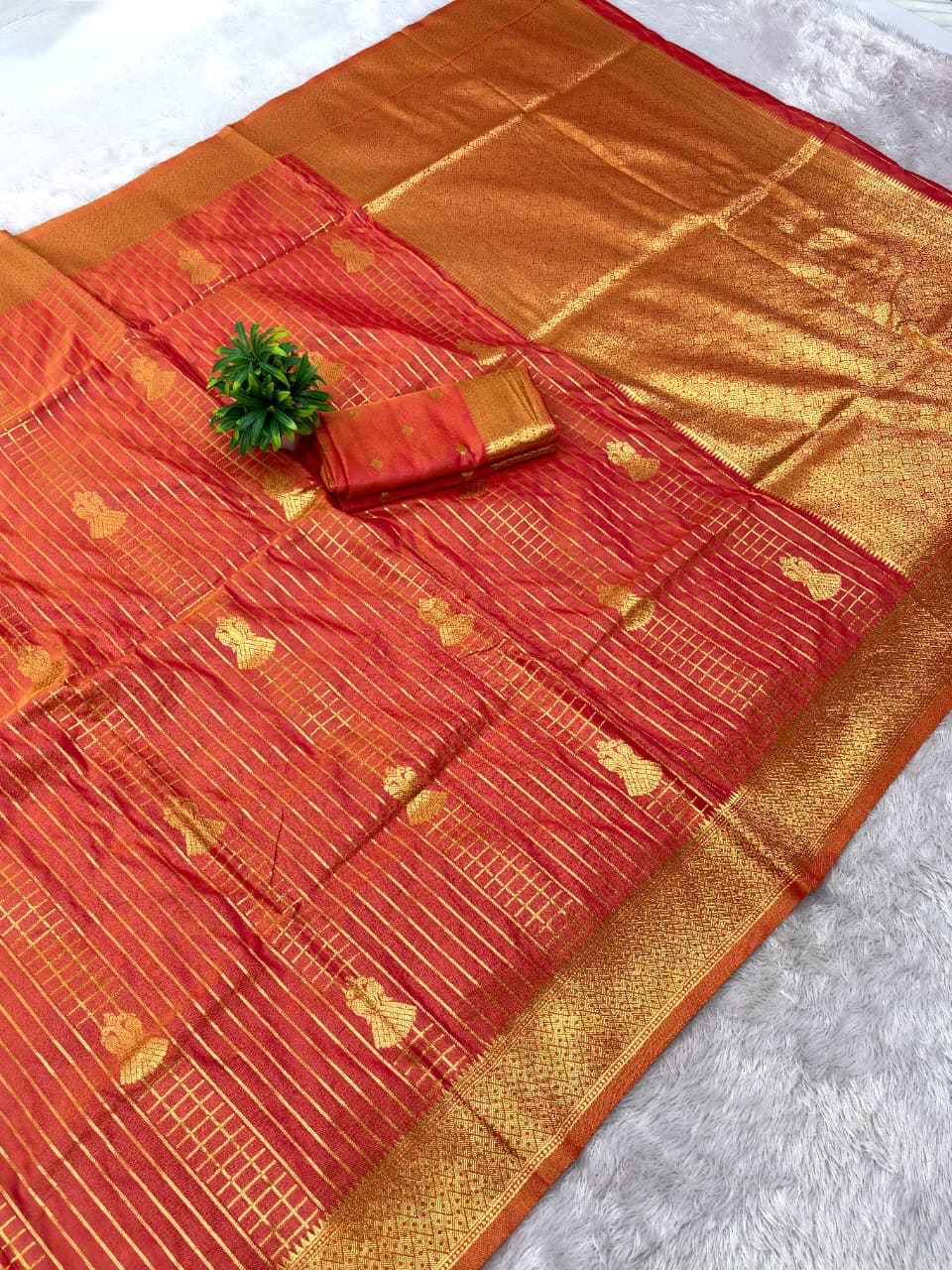 BANARASI SOFT SILK CHECKED FLORAL ZARI WEAVING SAREE