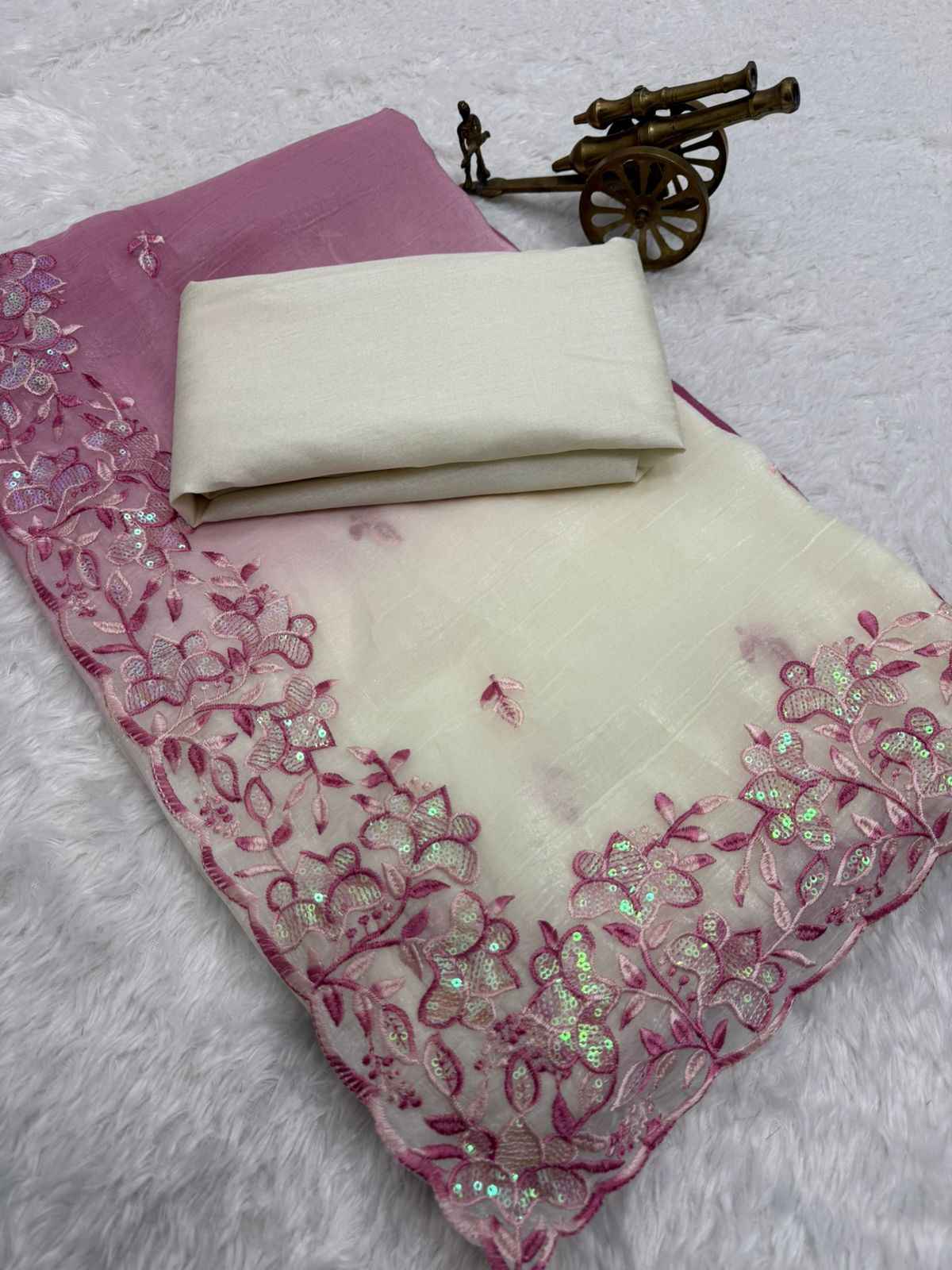 CRUNCHY PADDING C PALLU EMBROIDERY THREAD WORK SAREE