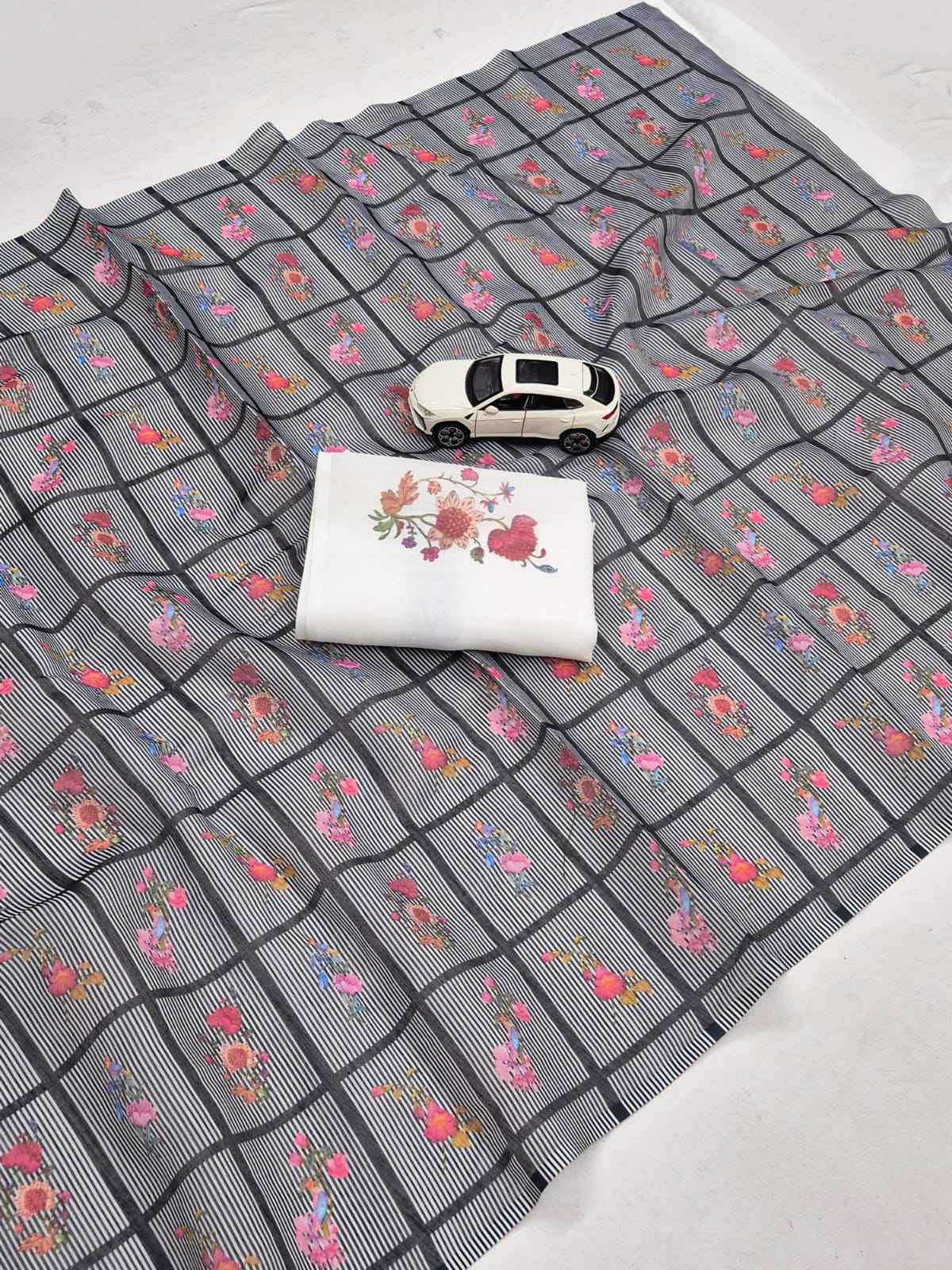 PLAIN LINEN DIGITAL PRINTED SAREE CODE MG680
