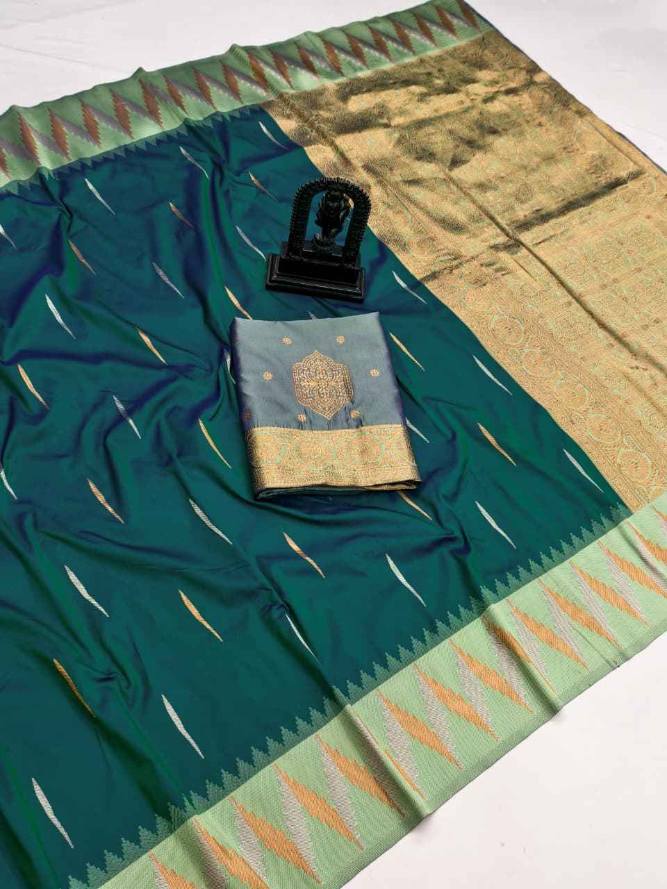 PURE SOFT BANARASI SILK GOLD AND SILVER ZARI WEAVING SAREE