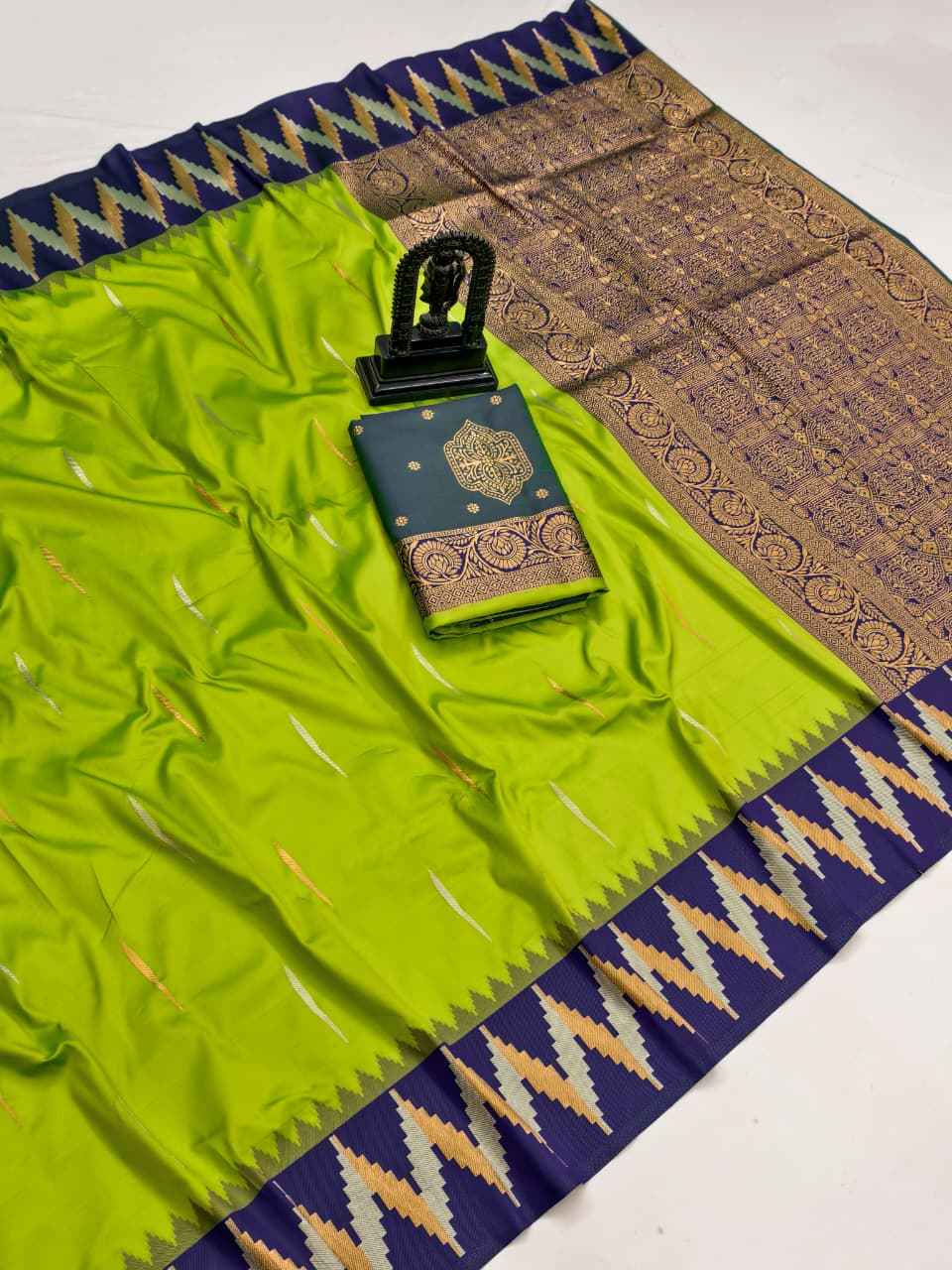 PURE SOFT BANARASI SILK GOLD AND SILVER ZARI WEAVING SAREE
