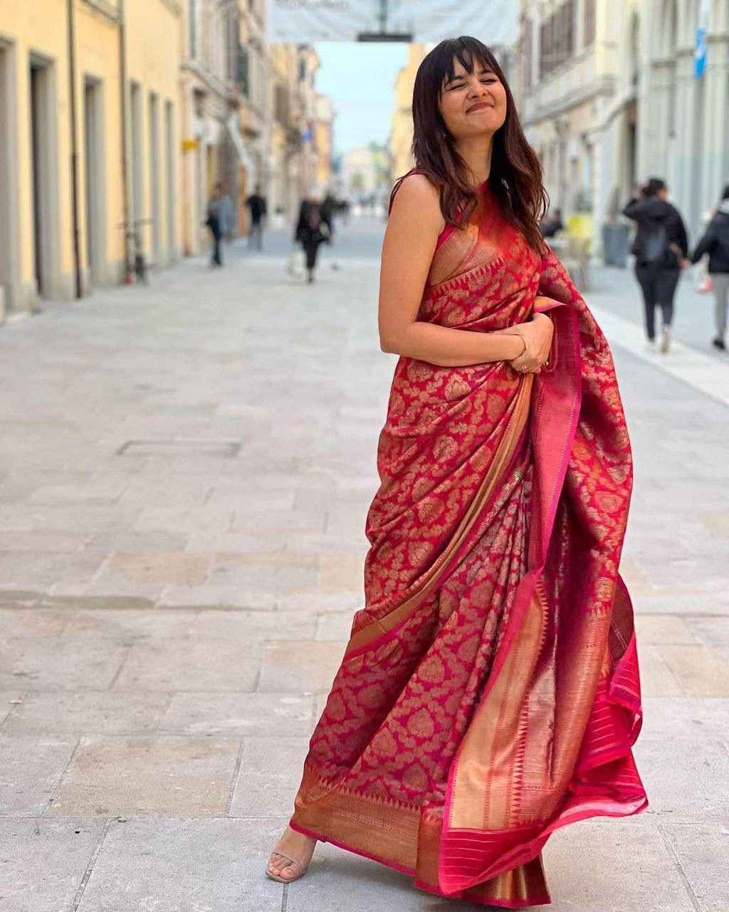 SOFT SILK RICH PALLU AND JACQUARD WORK SAREE CODE 4093