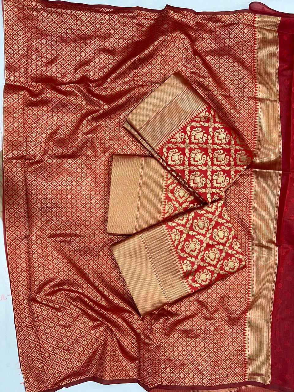 SOFT SILK RICH PALLU AND JACQUARD WORK SAREE CODE 4093