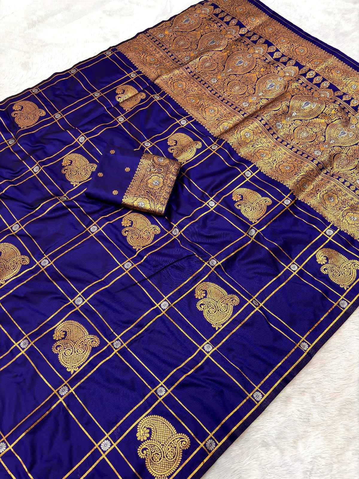 BANARASI SOFT SILK BUTTA CHECKED ZARI WEAVING SAREE 1
