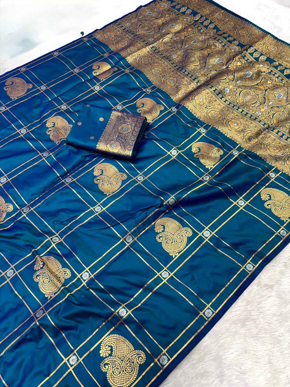 BANARASI SOFT SILK BUTTA CHECKED ZARI WEAVING SAREE 1