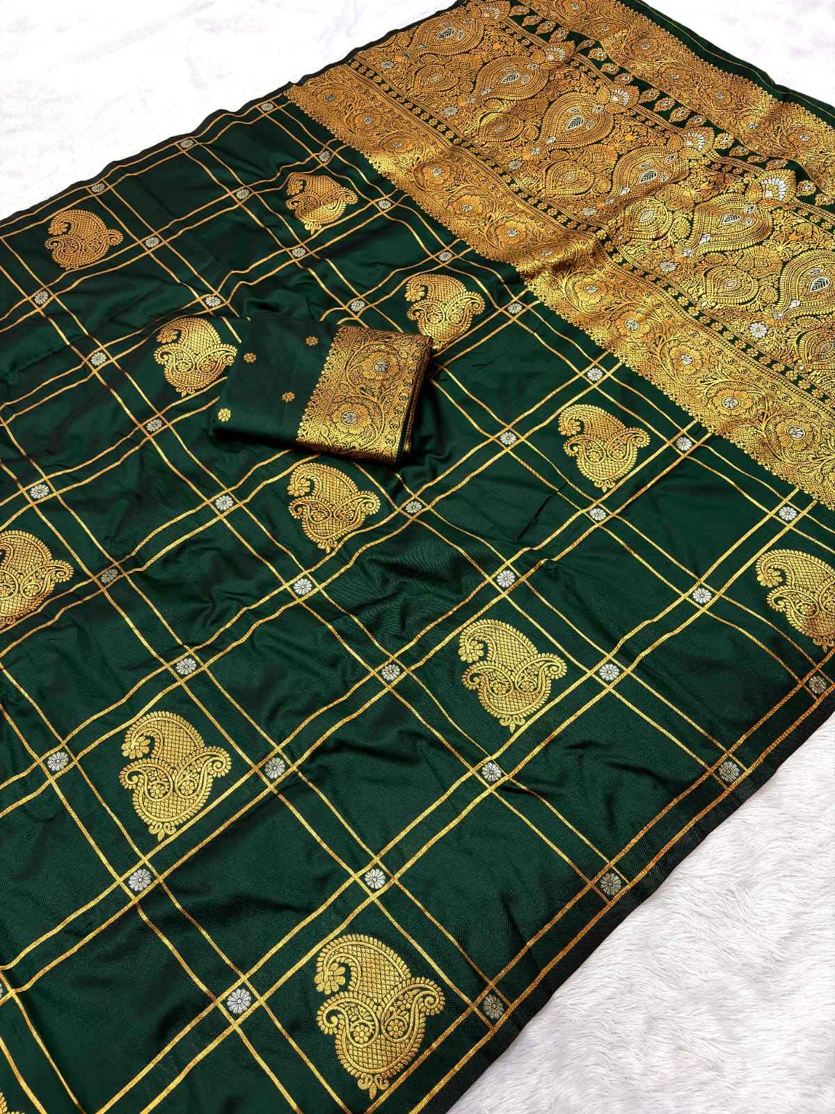 BANARASI SOFT SILK BUTTA CHECKED ZARI WEAVING SAREE 1