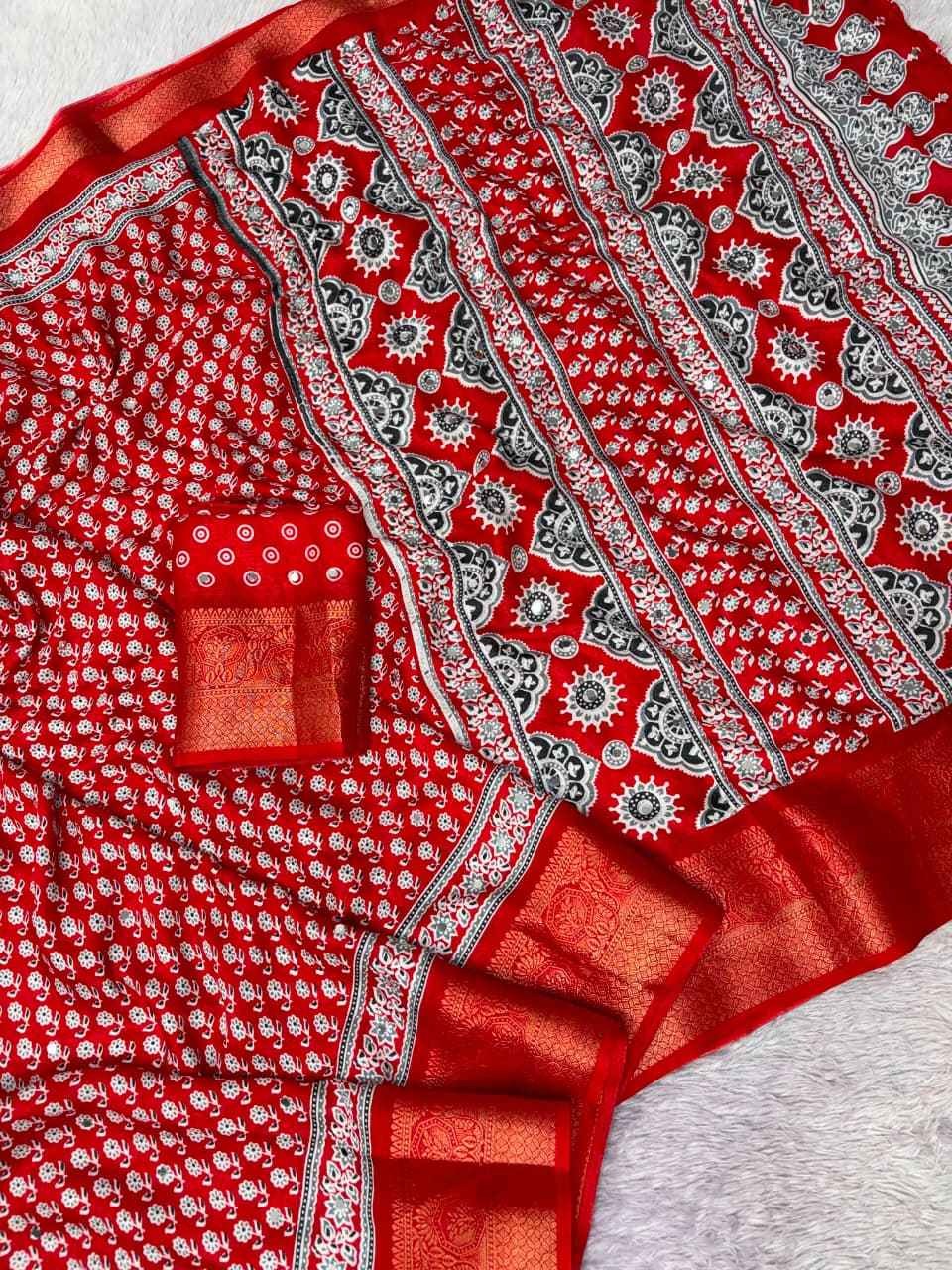 MASHMELOW JACQUARD BORDER MIRROR WORK SAREE 