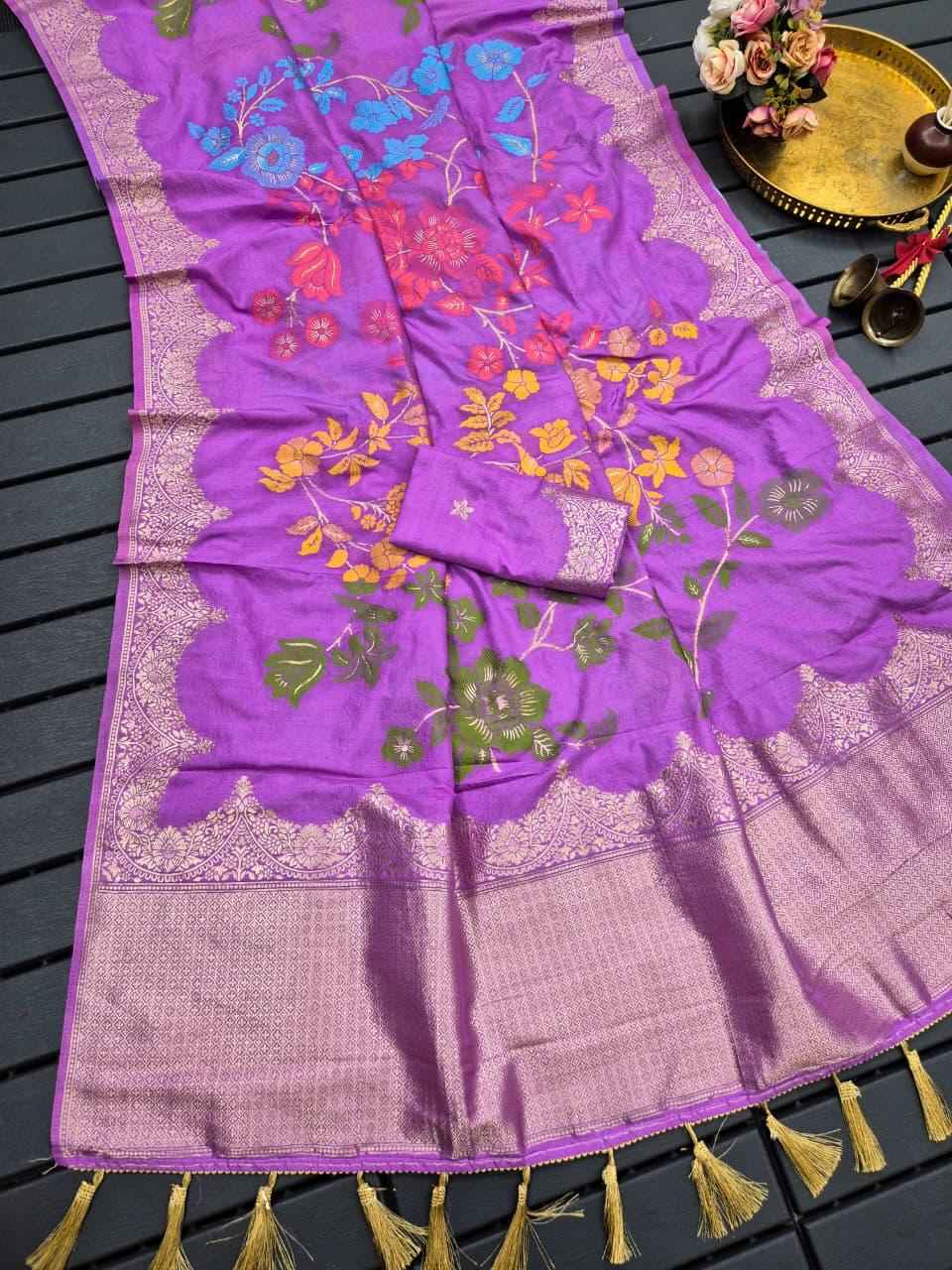 PURE BANARASI KHADI CREPE SILK FLORAL ZARI WEAVING SAREE