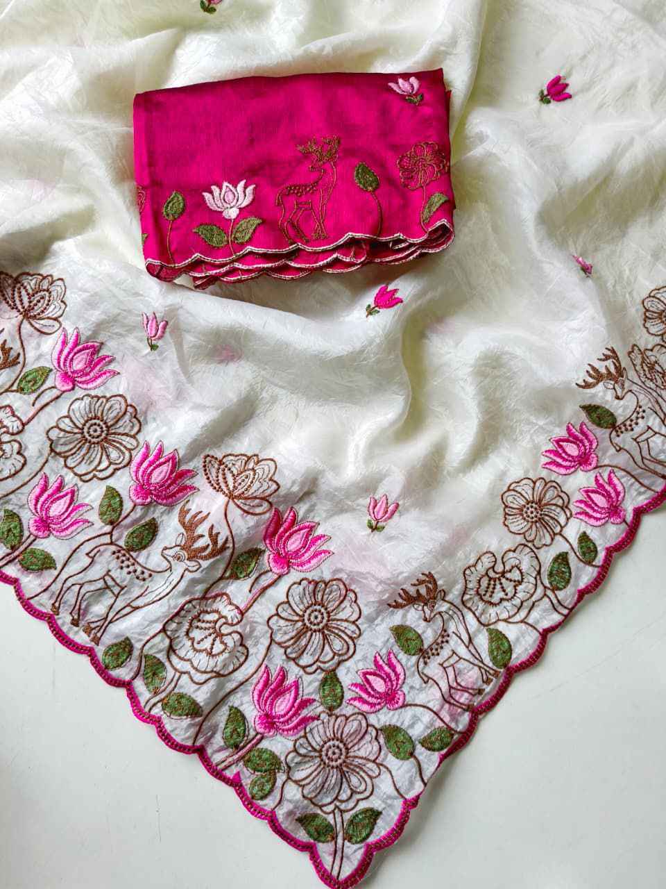 PURE CRUSH FABRIC EMBORIDED PANEL SAREE 